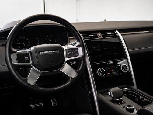 2024 Land Rover Discovery P360 Metropolitan Edition