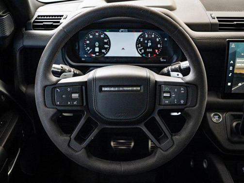 Yulong White Metallic 2022 Land Rover Defender V8