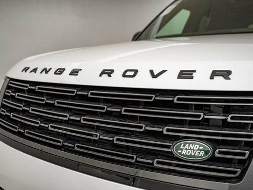 Fuji White 2026 Land Rover Range Rover P400 SE