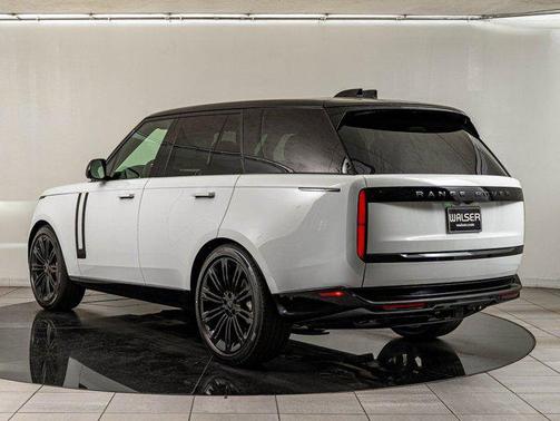 Fuji White 2026 Land Rover Range Rover P400 SE