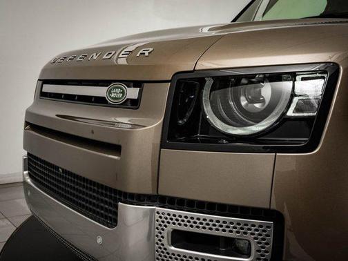 2023 Land Rover Defender 90 SE