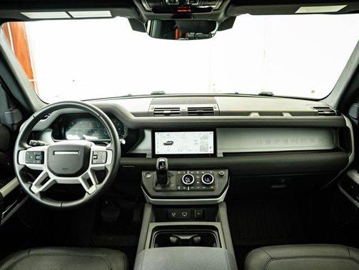 2023 Land Rover Defender 90 SE
