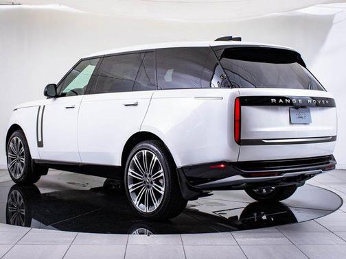 2025 Land Rover Range Rover P400 SE 7 Seat
