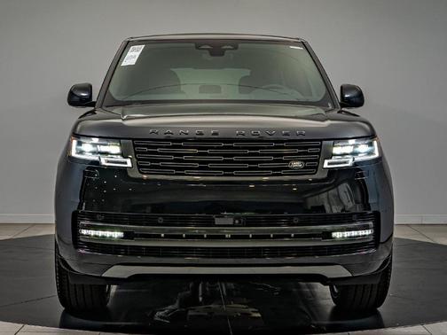 Santorini Black Metallic 2026 Land Rover Range Rover P400 SE