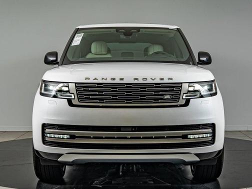 Ostuni Pearl White Premium Metallic 2026 Land Rover Range Rover P400 SE