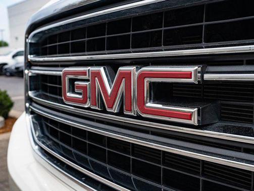 White Diamond Tricoat 2015 GMC Yukon SLT