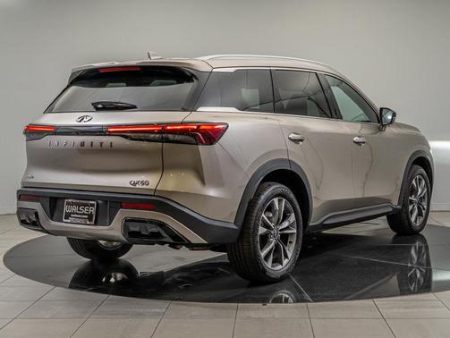 Gold 2023 INFINITI QX60 Luxe