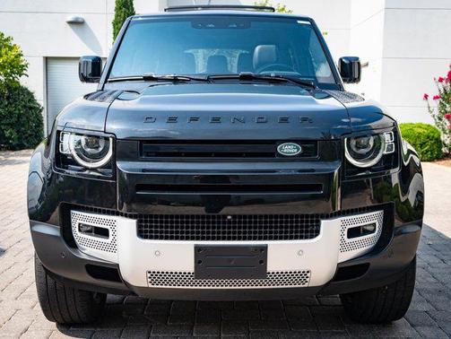 2023 Land Rover Defender 130 SE