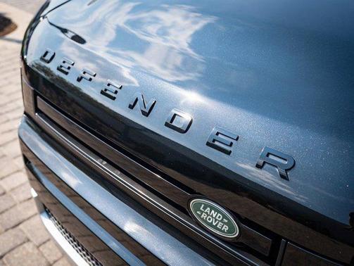 2023 Land Rover Defender 130 SE