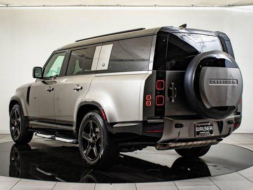 2023 Land Rover Defender 130 X-Dynamic SE