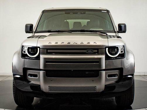2023 Land Rover Defender 130 X-Dynamic SE