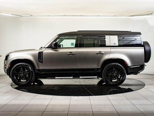 2023 Land Rover Defender 130 X-Dynamic SE