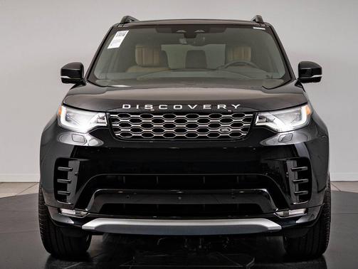 Santorini Black Metallic 2026 Land Rover Discovery Gemini Edition