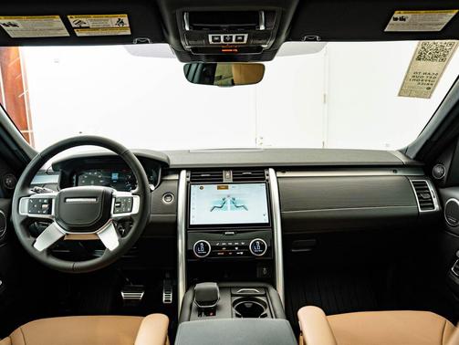 Santorini Black Metallic 2026 Land Rover Discovery Gemini Edition