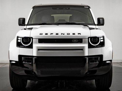 2026 Land Rover Defender V8