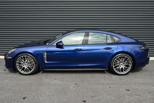 2023 Porsche Panamera 4 Platinum Edition