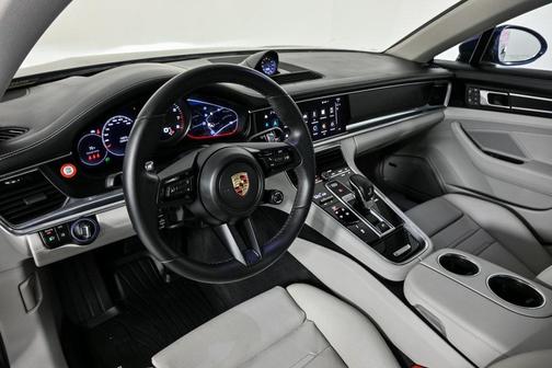 2023 Porsche Panamera 4 Platinum Edition