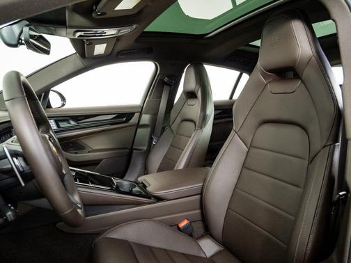 2026 Porsche Panamera 4
