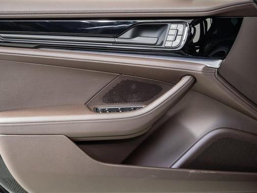 2026 Porsche Panamera 4