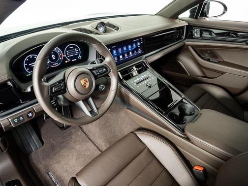 2026 Porsche Panamera 4