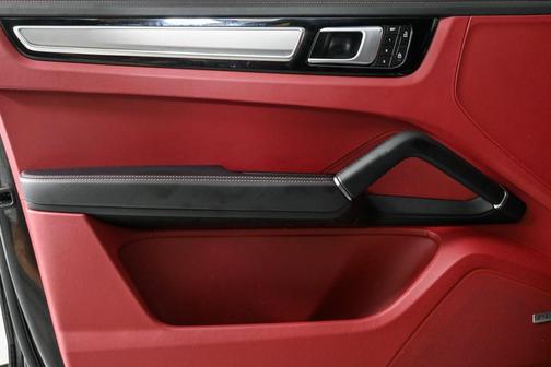 2022 Porsche Cayenne Platinum Edition