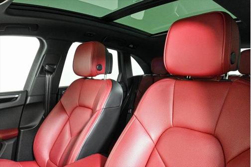 2022 Porsche Macan Base