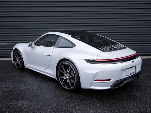2025 Porsche 911 Carrera