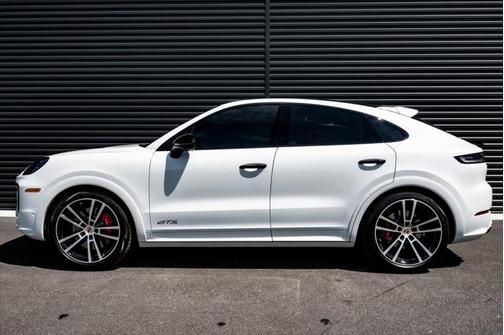 2025 Porsche Cayenne GTS