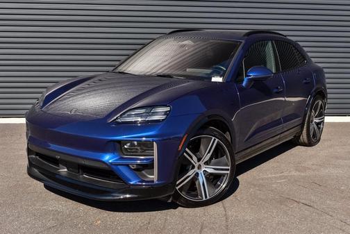 2025 Porsche Macan Turbo