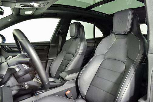 2025 Porsche Macan Turbo