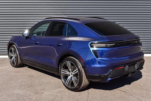 2025 Porsche Macan Turbo