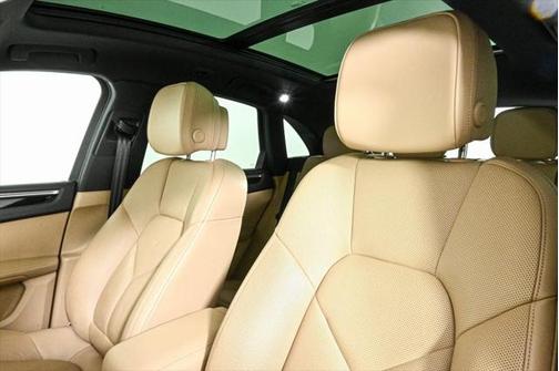 2022 Porsche Macan Base