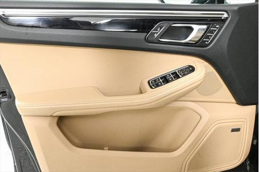 2022 Porsche Macan Base