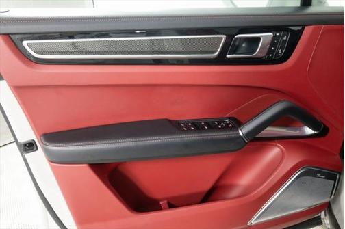 2023 Porsche Cayenne Turbo