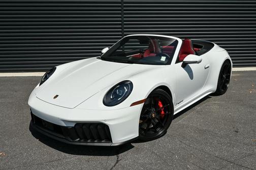2025 Porsche 911 Carrera 4 GTS