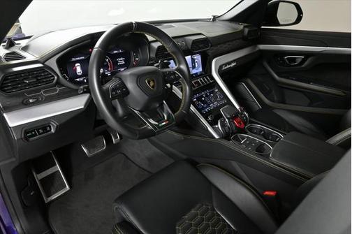 2022 Lamborghini Urus Base