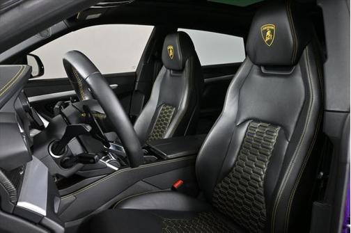 2022 Lamborghini Urus Base