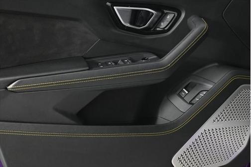 2022 Lamborghini Urus Base