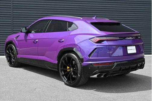 2022 Lamborghini Urus Base