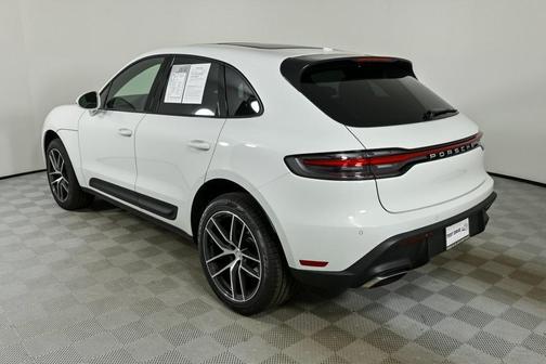 2025 Porsche Macan 