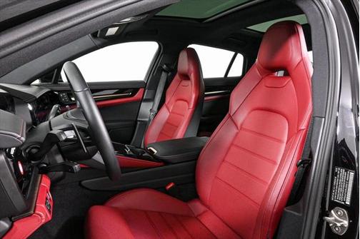 2024 Porsche Panamera 4