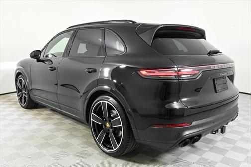 2023 Porsche Cayenne Platinum Edition