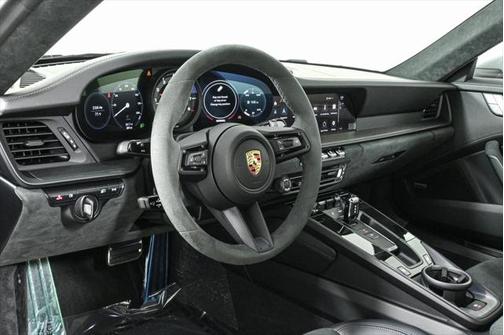 2024 Porsche 911 Carrera 4 GTS