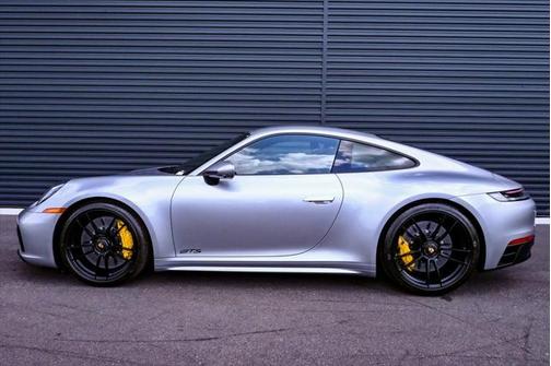 2024 Porsche 911 Carrera 4 GTS