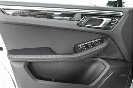 2022 Porsche Macan Base