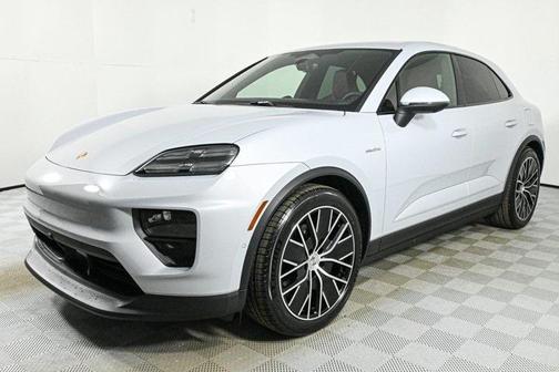 2025 Porsche Macan Turbo