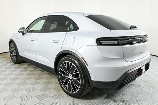 2025 Porsche Macan Turbo