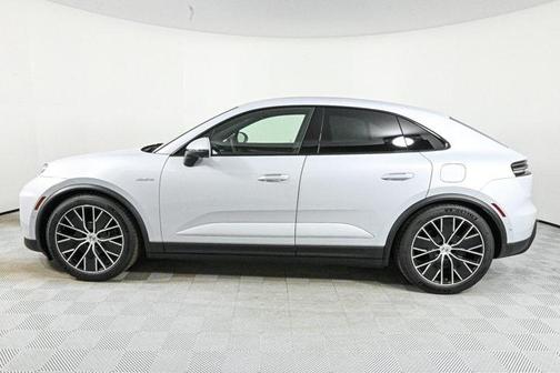 2025 Porsche Macan Turbo