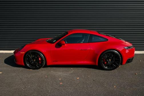 2022 Porsche 911 Carrera 4 GTS