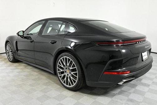 2025 Porsche Panamera 4